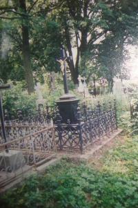 Grave of Vyletěl family in Mirohošť