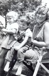 Miluna Vavrdová with her children