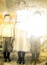 Lazarus Filipu (standing left) with his mother and brother