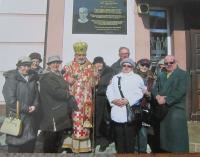 The unveiling of a commemorative plaque to Father Pavel Russnák in Humenné. Standing below are his children, the fourth from the right side is Pavel Russnák, his brother, Bishop Peter Russnák is standing in the middle