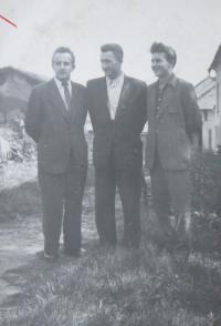 Boris, Pavel starší a Pavel mladší Russnákovi v roce 1952 ve Starém Městě pod Sněžníkem