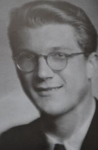 Jaro Křivohlavý on his maturity photo, 1945