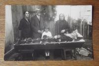 Family by the coffin of grandfather Josef Vacke, probably in the 1927 year