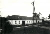 Rodný dům Ludmily Klukanové v Lipníku u Hrotovic. Po smrti otce v roce 1984 dům zdědil synovec L. K. a dal jej přestavět.