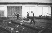 Building the pump, Úboč, 1938