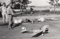 Plane model's constructing club - 1970s