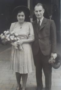 Lisa Miková with her husband