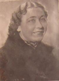 Her mother Zinaida Parfenyuk (Feigel)