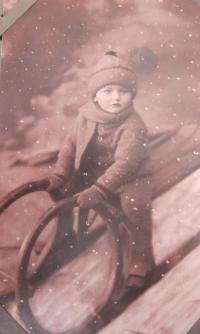Jan Aust as a child 