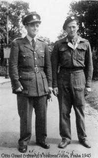 Jiří Grant (on the left) with his brother Otto (1945)