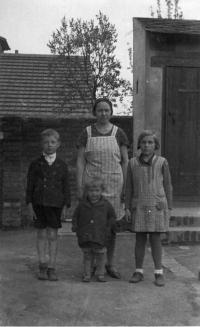 1934 - family