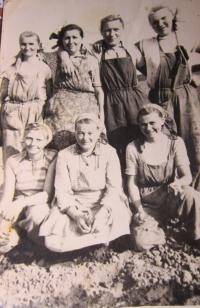 In the collective farm in Martin pri Senici (Anna Lašová at the bottom, the first from the right side)
