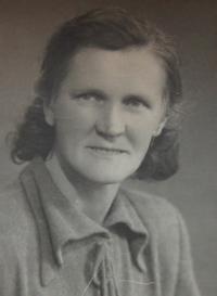 Her mother Ludmila Olšaníková