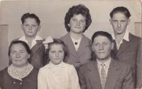 Schlaffer Ferenc (felső sor balra) és családja, 1964 