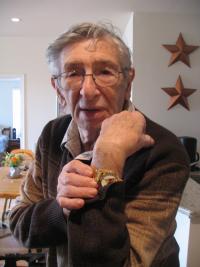 Harry Feinberg with a watch commemorating the 4th armored division, New Jersey 2008