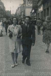 Eliáš Leo with Hungarian girlfriend during the war