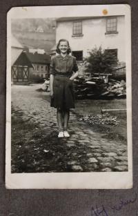 Anne-Lise Röslerová ve čtrnácti - první zaměstnání