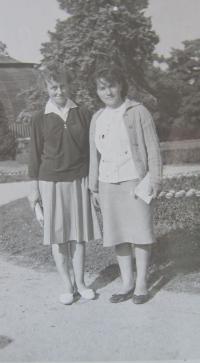 Elisabet Klamertová with a friend