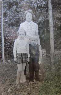 Elisabet Klamertová se svými dětmi