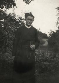 1949, Pavel - student in religious dress