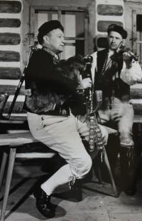 Vlastini strýcové, členové Chodské družiny, Rudolf Svačina hrál na dudy, Šimon Mráz na housle; nelokalizováno, po 2. světové válce