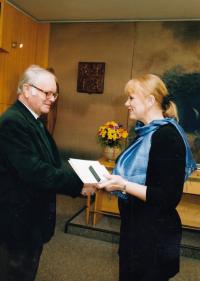 Gratulation on Jan Jeník's 75th birthday at district bureau for Prague 6 - January 2004
