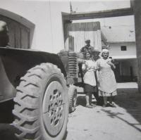 Confiscation of a tractor from the Sklenář family farm in 1950