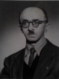 Zuzanin tatínek Josef Alexander.