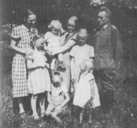 Letztes Familienfoto mit dem Vater, Sommer 1942
