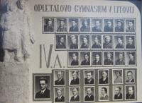 Tablo ročníku gymnázia v Litovli, který studoval Josef Freml