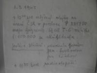 1. 5. 1945 vztyčení čs. vlajky na kótě P 231750, J. Pujman podává hlášení - rub fotografie