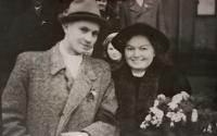 Wedding, December 23, 1944, in front of the Ignác of Loyola Church