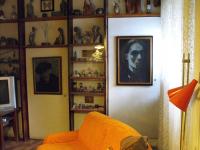 The interior of the appartment of Jiřina Šnoblová, to the left is a painting of her grandfather