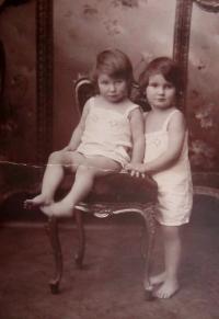 Sisters Editha and Ruth Mayer