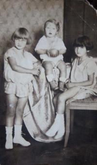 The Mayer siblings (Editha, Jiří, Ruth)