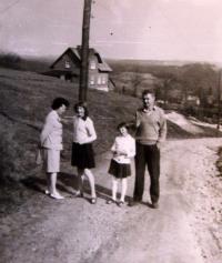 On the way from Glasberg (present-day Sklená/Kraslice) - northern part of Rotava; Eliška with her husband and daughter; 1959