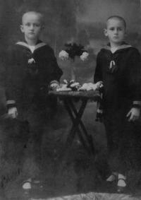 His father Pavel Žebrák (on the right) with his brother Petr (end of the 19th century)