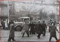 zatýkání Němců na Velvarské ulici - květen 1945