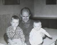 Jan Vůjtěch with his children