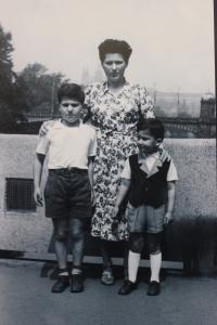 Petr and Juraj Veselý with their mother Jolana after her release in 1957