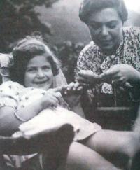 Eva Löwidt with her mother in Děčín, c. 1934 - 1935