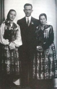 The Jahn family from Postřekov which has saved Eva's life at the end of WWII. From the left: Vlasta Jahnová, Kryštof Jahn, Ludmila Jahnová