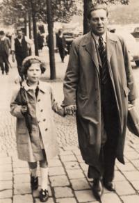 Eva Erbenová with father, Praha Na příkopech, c. 1937/38