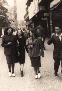 Tři z Belgické: Marta Eisnerová, A.Hyndráková-Kovanicová, H. Laufer - 1946