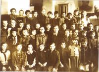 1945 - third grade, Inna 4th from the left on top