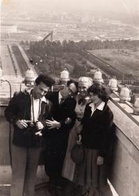 Výhled na Moskvu 1957 - skladatel Batchev uprostřed, Inna vpravo