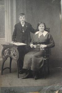 Vladimírova matka s bratrem