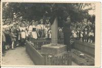 General Přikryl unveiling a memorial to the Red Army soldiers in Lipník (1947)