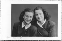 With friend (1947)
