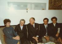 Rodina Součkových v 80. letech. Zleva Marie, rodiče Marie a Miloslav, Jiří a jeho žena